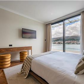 Selection of 5 bedroom seafront villas with heated pool on Ciovo near Trogir, sleeps 10